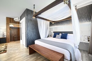 Suite | 1 dormitorio, minibar, decoración individual y escritorio