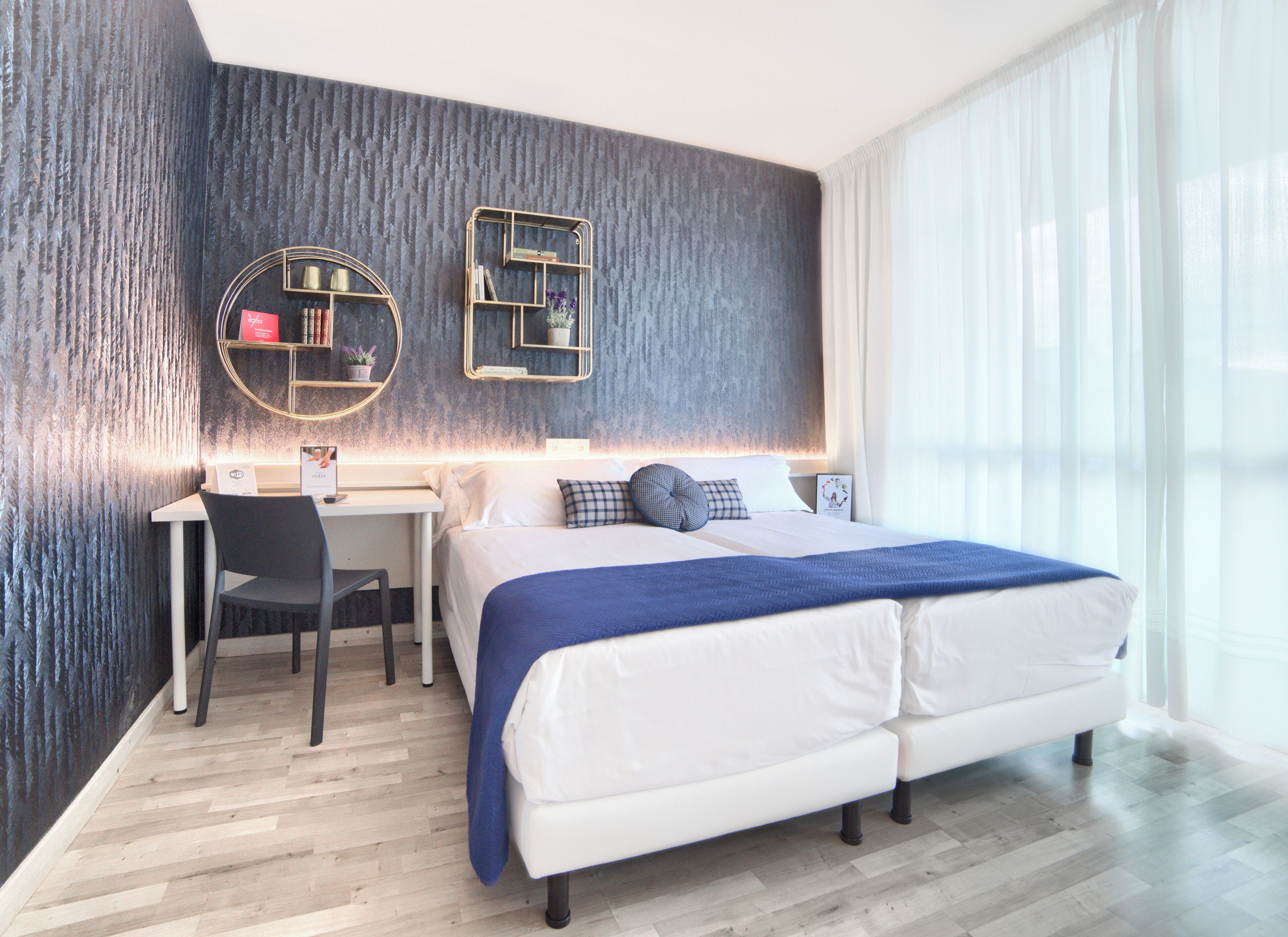 1 間睡房、迷你吧、獨特設計、書桌