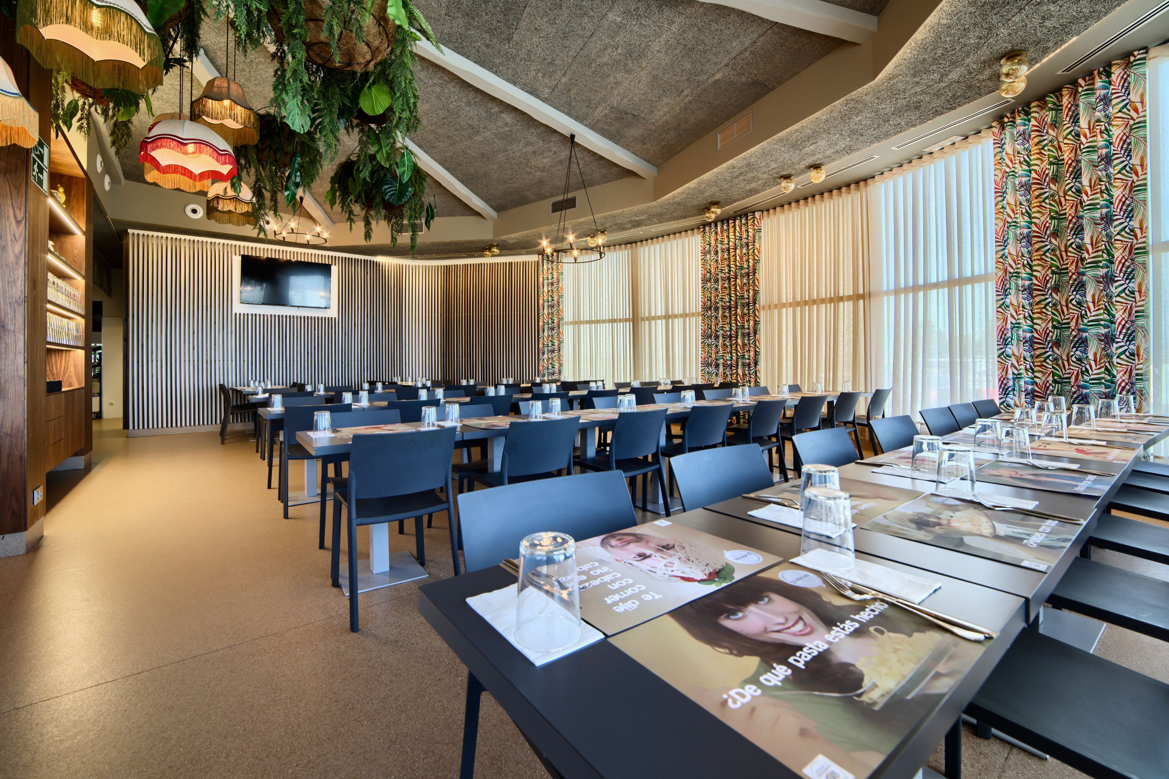 breakfast, lunch, dinner served; spanish cuisine