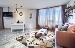 Suite | Living room | Books