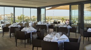 Breakfast, lunch and dinner served - Occidental Faro (Faro)