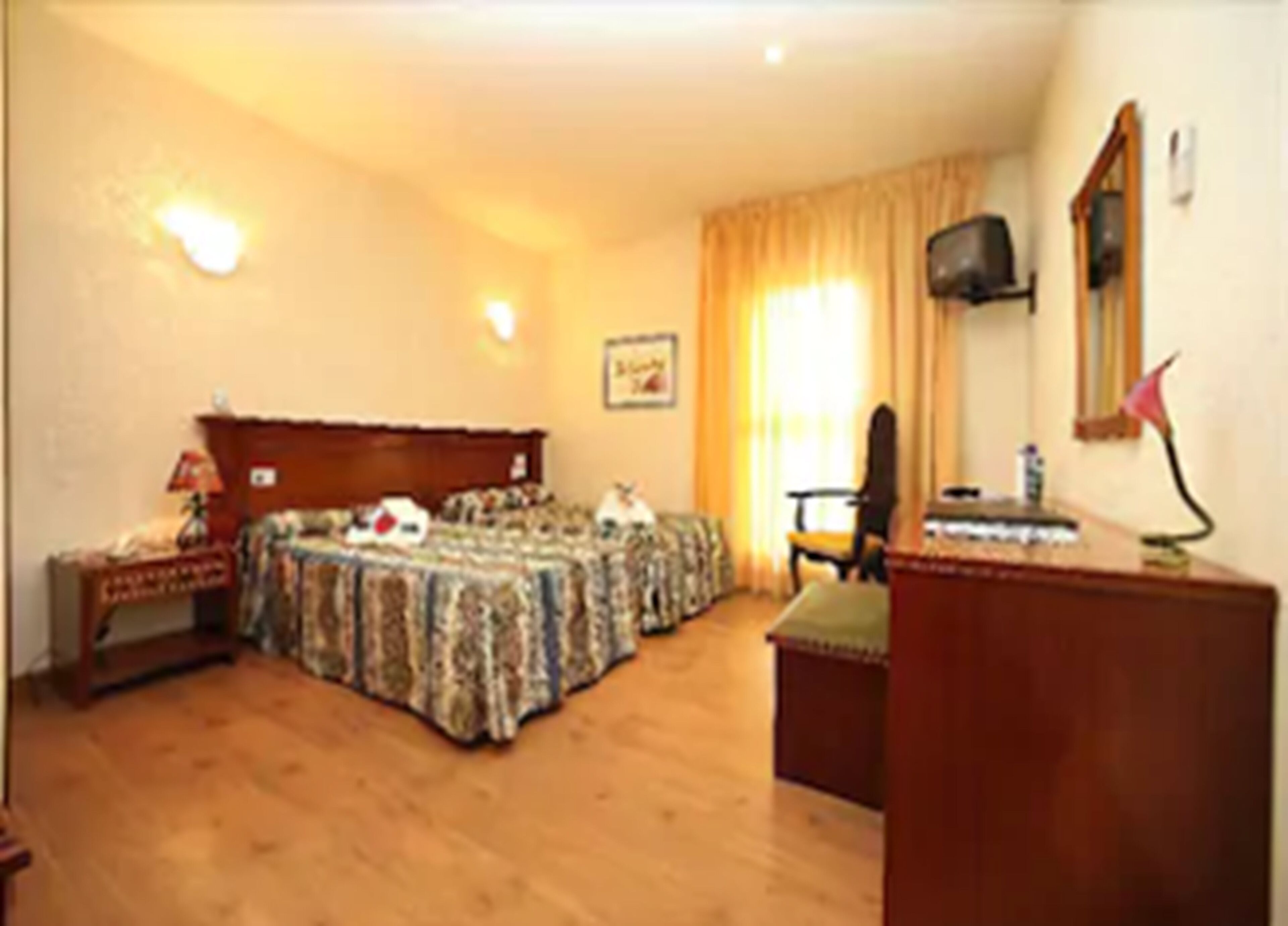 in-room safe, desk, free wifi, bed sheets