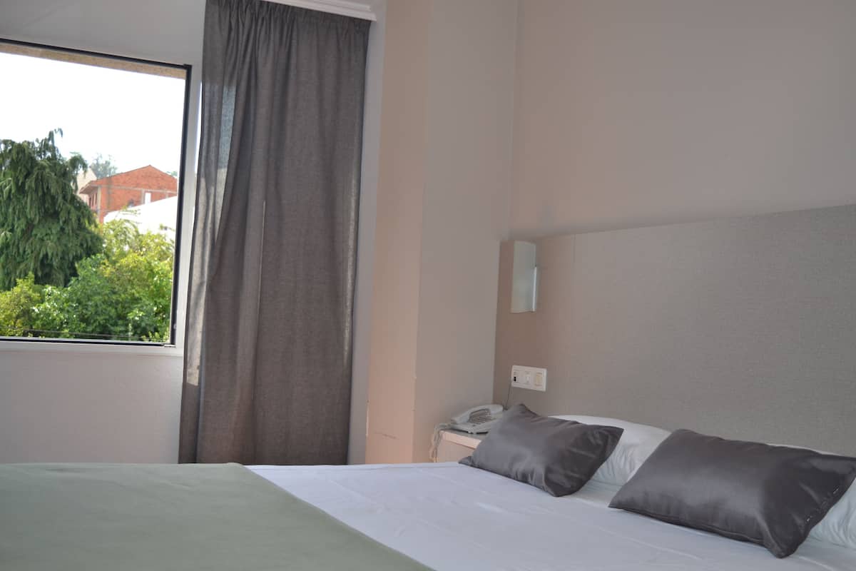 In-room safe, desk, free WiFi, bed sheets