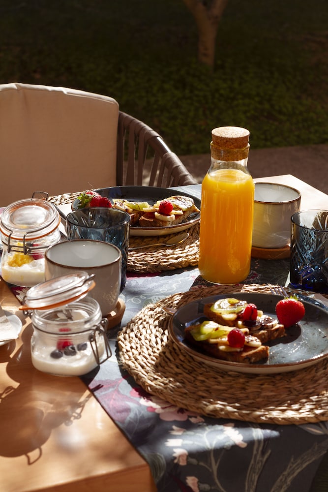 Ca'n Moragues by null