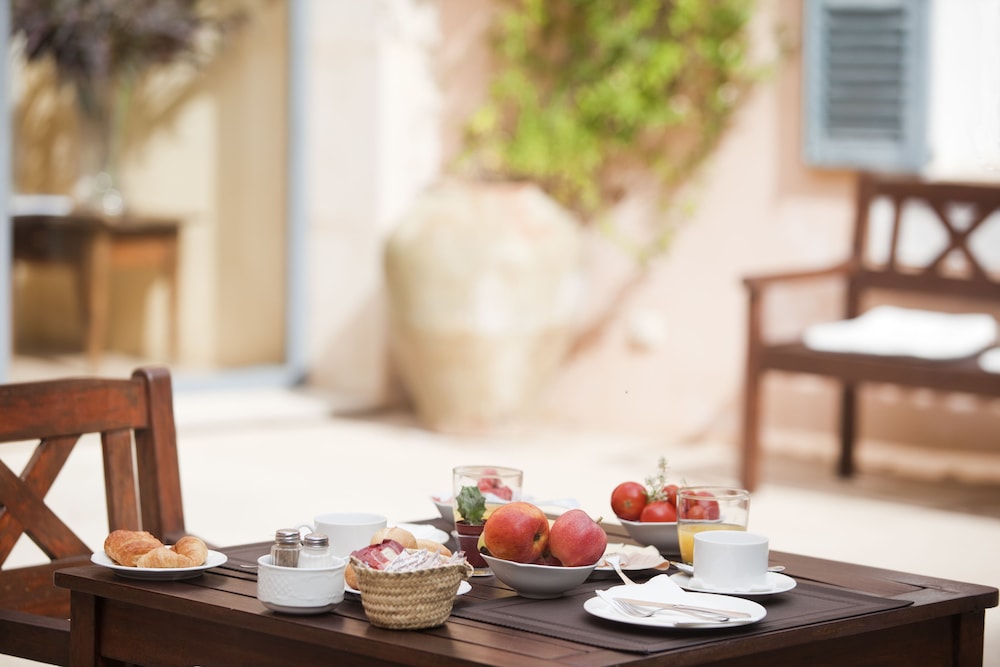 Ca'n Moragues by null