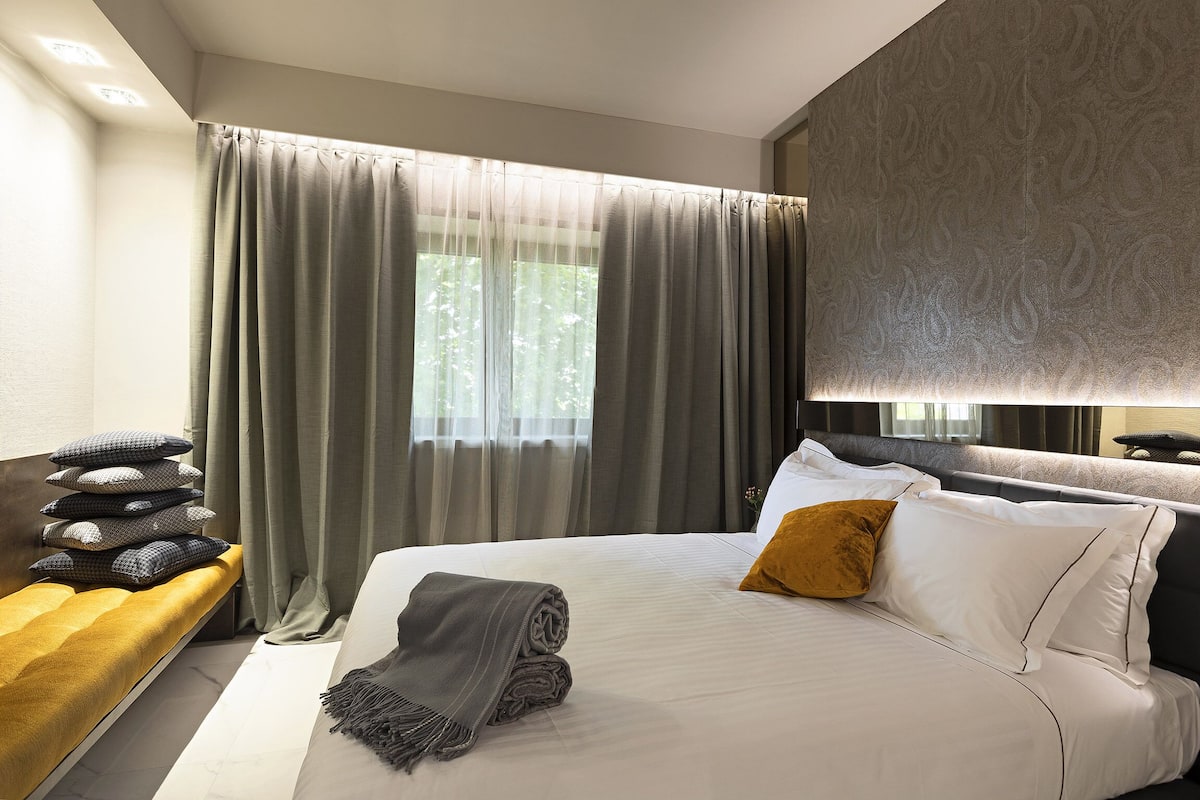 1 bedroom, down duvets, minibar, in-room safe