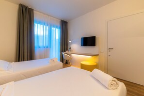 Two connecting double rooms | Minibar, in-room safe, desk, soundproofing - Airport Hotel (Bagnatica)
