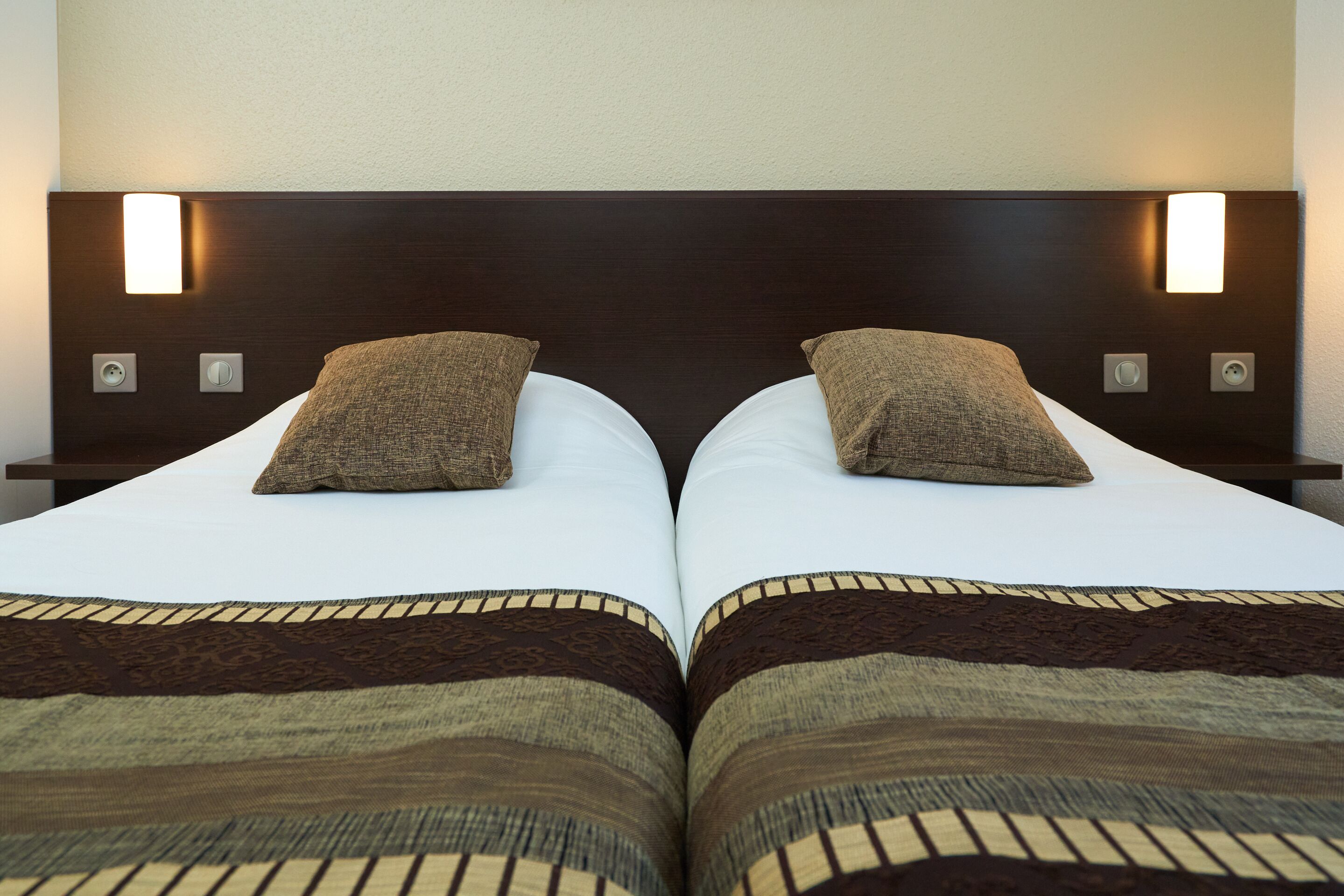 standard room, 2 single beds | desk, soundproofing, iron/ironing board, free wifi