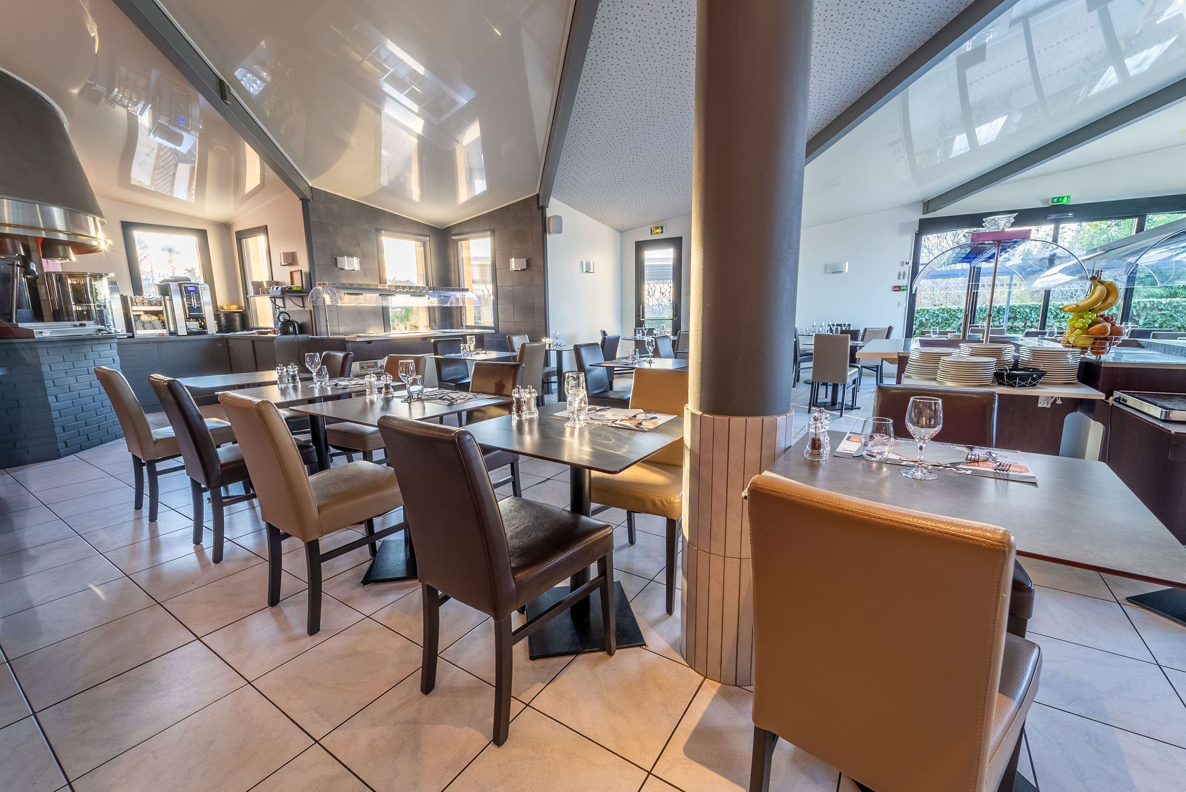 Breakfast, lunch and dinner served