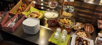 Brit Hotel Baillet en France