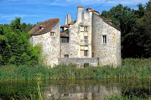 Brit Hotel Baillet en France