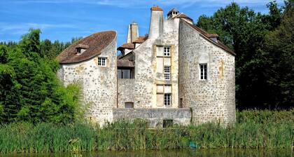 Brit Hotel Baillet en France