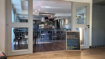 Breakfast, lunch, dinner served; French cuisine