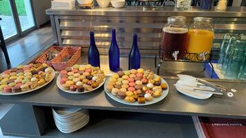 Frokostbuffé hver dag (EUR 12 per person)