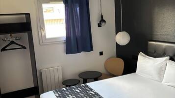 Comfort Double Room | Soundproofing, free WiFi, bed sheets