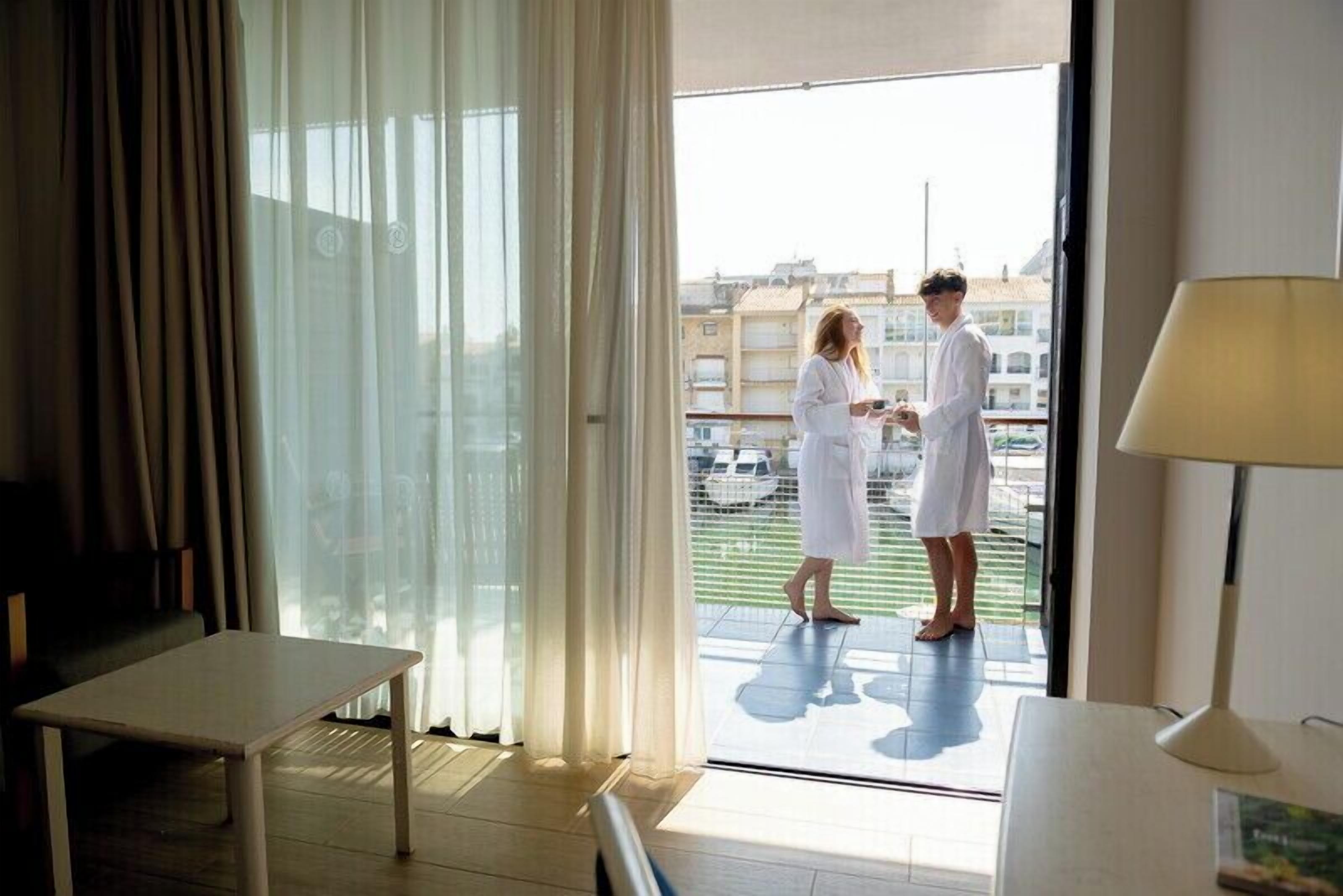 triple room, balcony, canal view | balcony