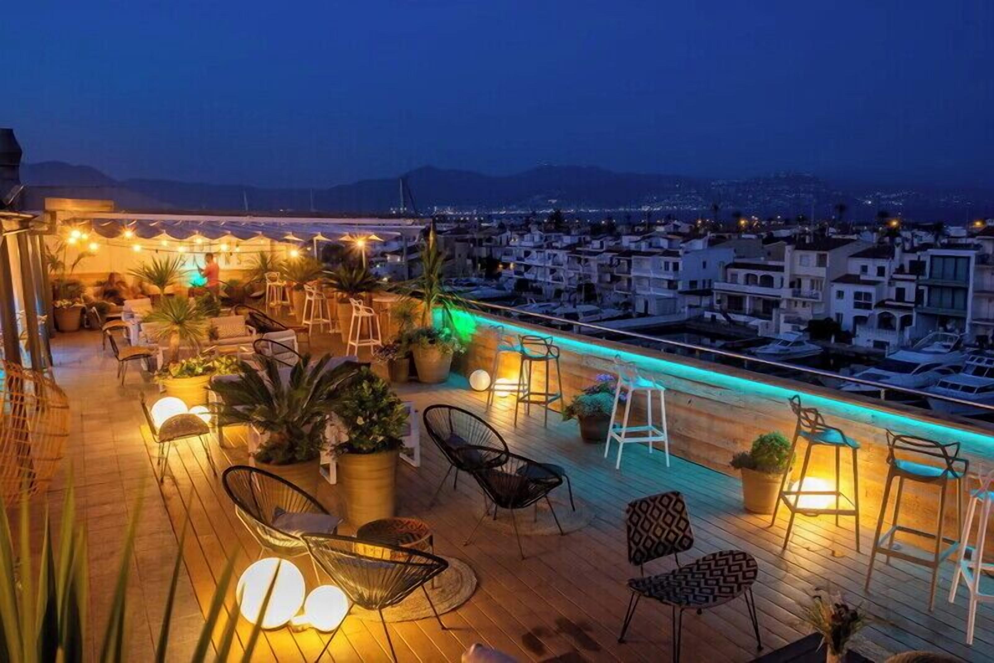 Ofrece almuerzos y cenas