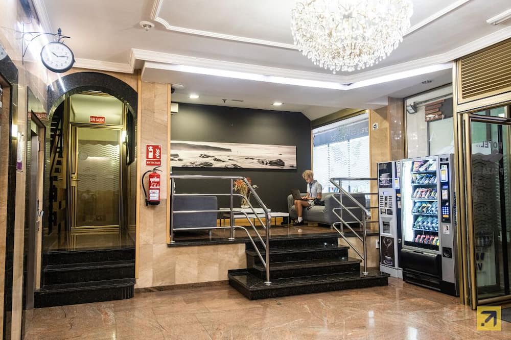 Hotel Adonis Plaza