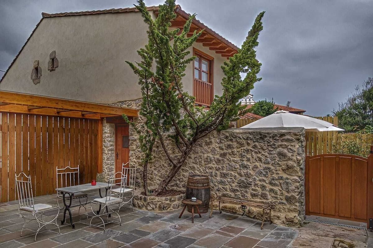 Family Duplex, 2 Bedrooms | Individually decorated, individually furnished, desk