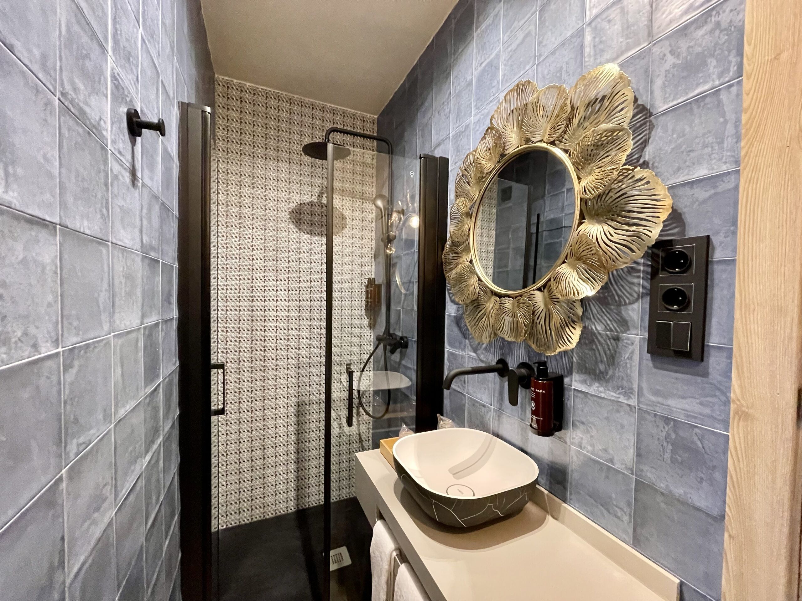 superior double room, private bathroom | bathroom
