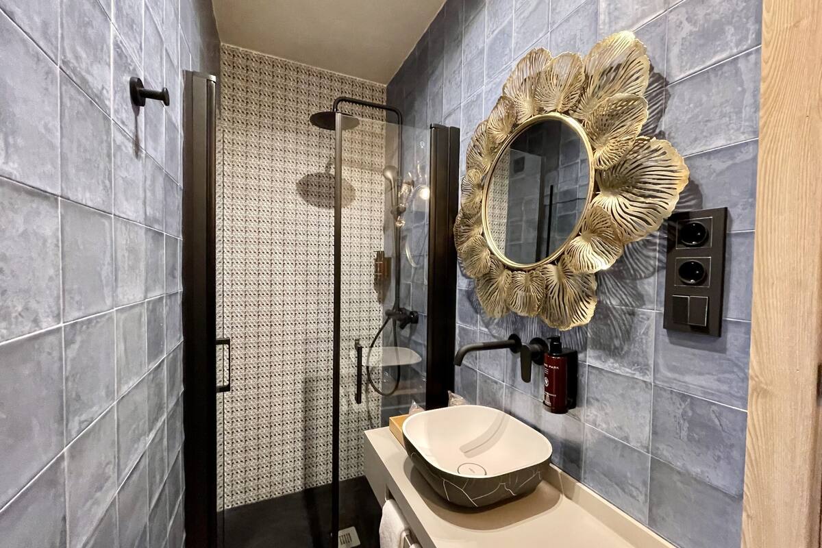 superior double room, private bathroom | bathroom