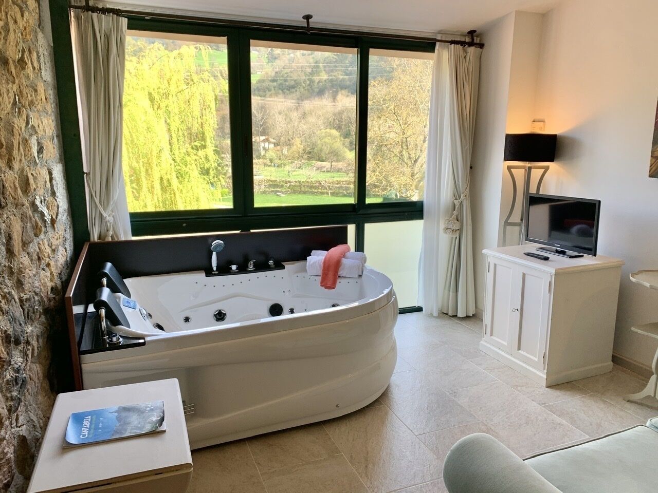 premium suite, hot tub | 1 bedroom