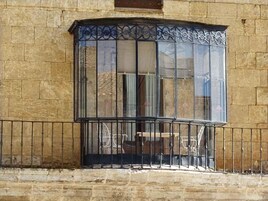 Habitación superior con 2 camas individuales, balcón | Balcón