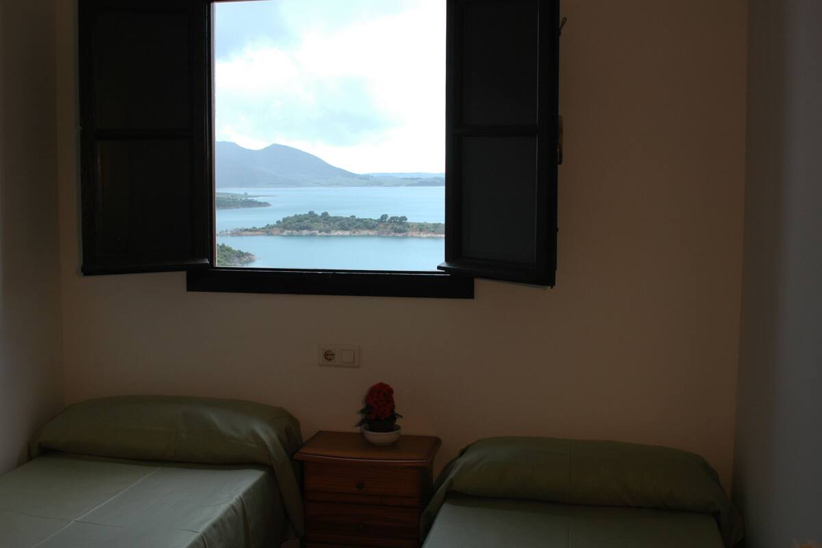 Rollaway beds, free WiFi