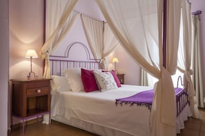 Habitación superior | Decoración personalizada, insonorización, camas extra y wifi gratis