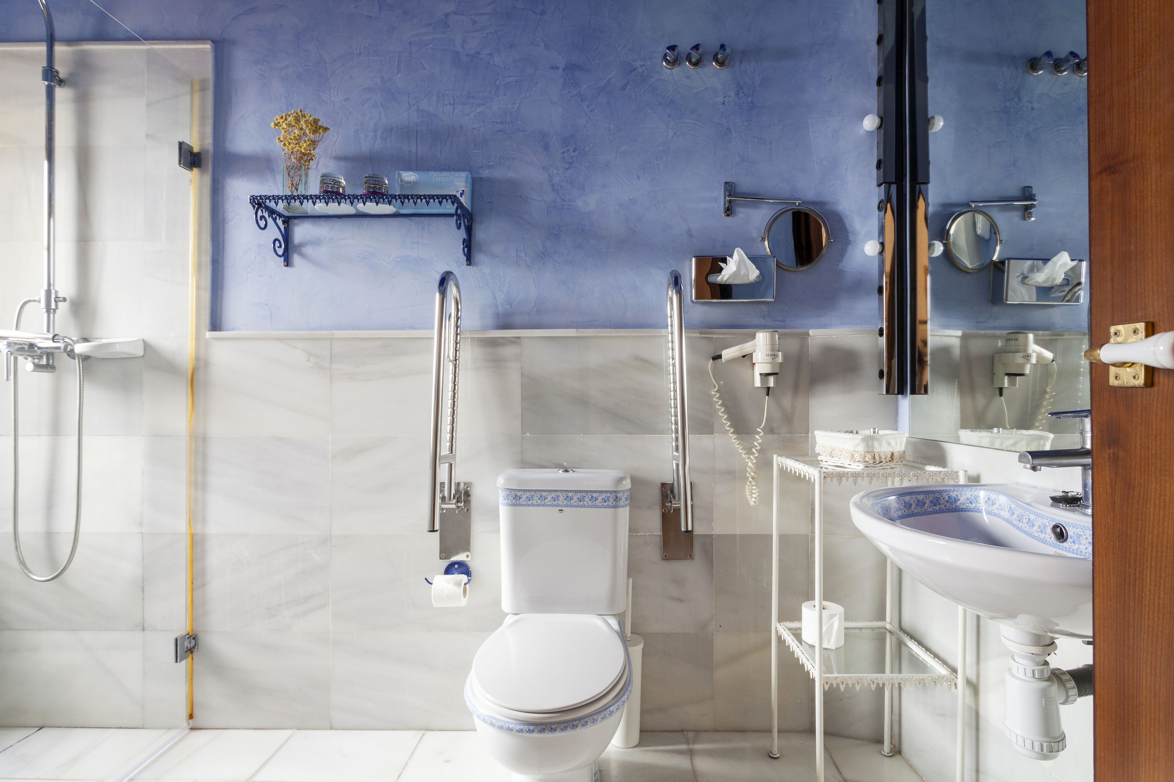 superior room | bathroom shower