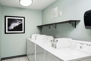 Laundry room - Garner Auburn - Seattle by IHG (Auburn)