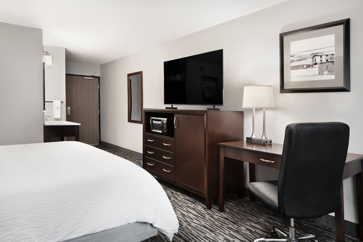 Standard Room, 1 King Bed | Desk, iron/ironing board, free WiFi, bed sheets