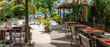 Breakfast, lunch, dinner served; local and international cuisine