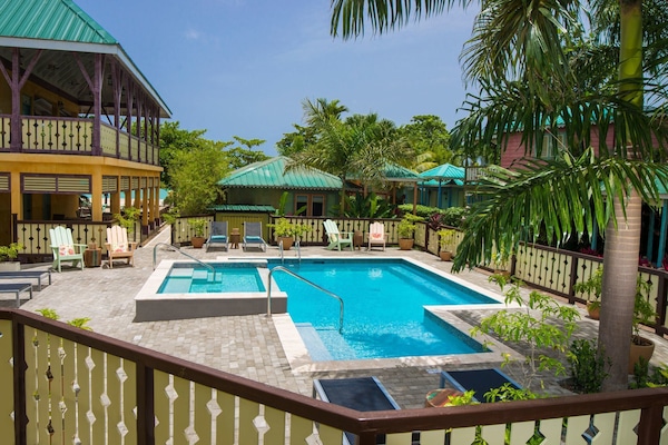 Außenpool, Sonnenschirme