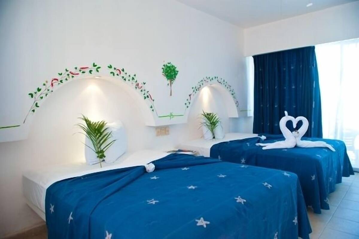 Select Comfort beds, blackout drapes, free WiFi