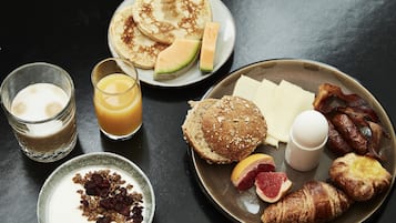 Desayuno buffet (DKK 125 por persona)