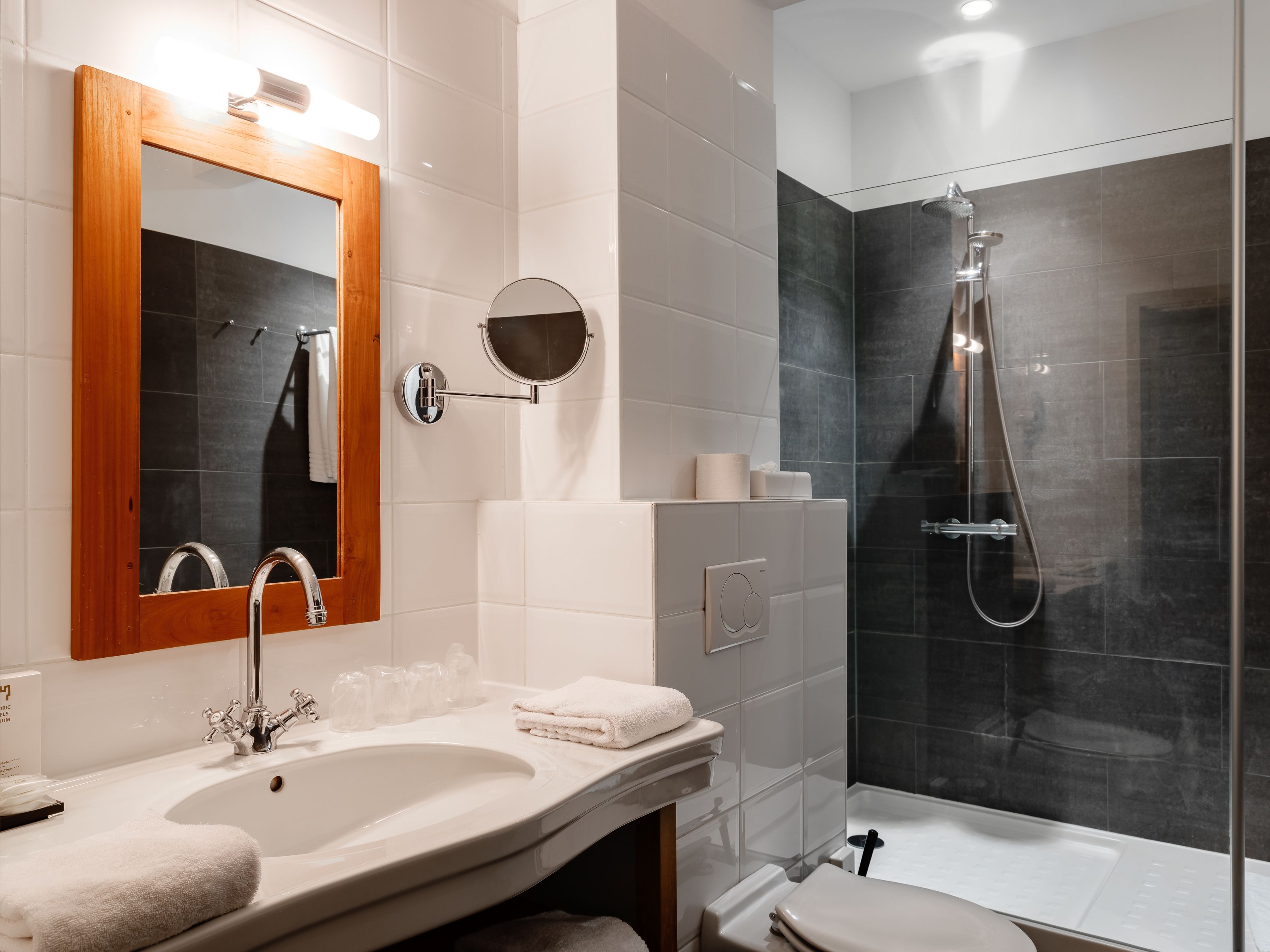 junior suite | minibar, in-room safe, desk, blackout curtains