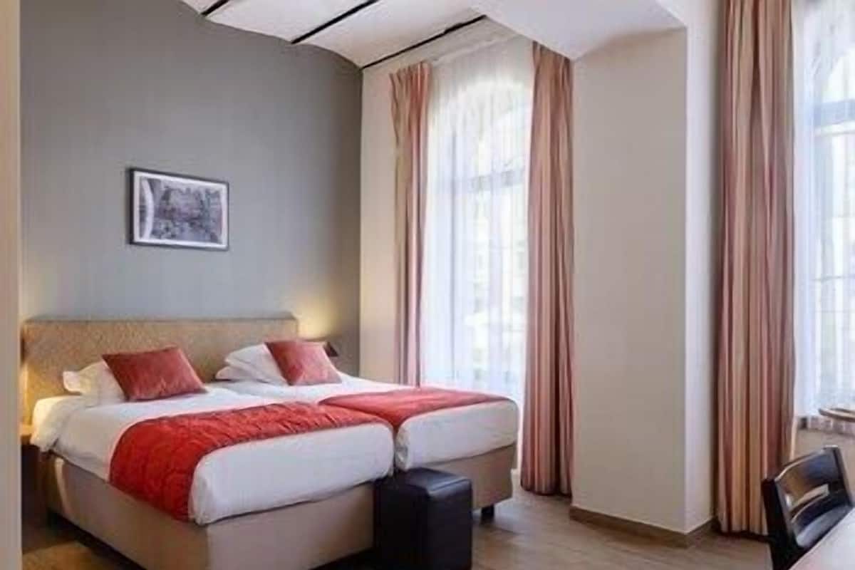 Minibar, in-room safe, desk, blackout drapes