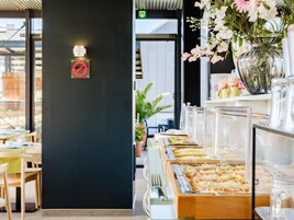 Daily full breakfast (EUR 22 per person)