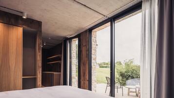 Premium bedding, down duvets, minibar, in-room safe