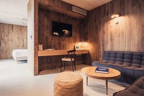 Luxury Suite | Premium bedding, down comforters, minibar, in-room safe - Hôtel Indarra (Arbonne)