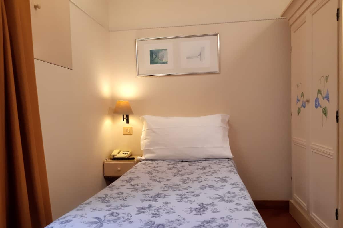 Seprai premium, minibar, brankas, dan didekorasi berbeda-beda