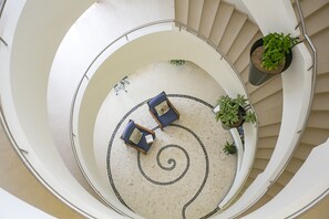 Lobby-Lounge