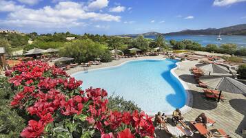 Seasonal outdoor pool, pool loungers