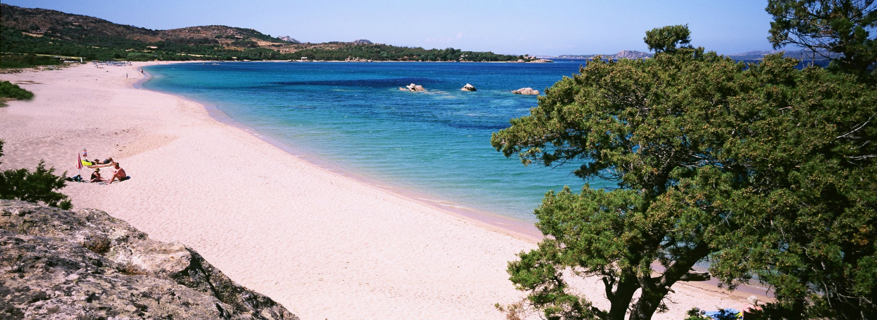 On the beach, free beach shuttle, sun-loungers, beach umbrellas