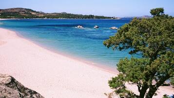 On the beach, free beach shuttle, sun-loungers, beach umbrellas