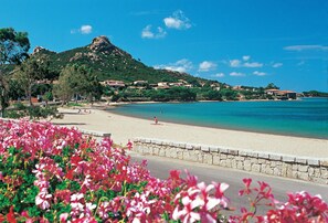 Na praia, serviço de traslado de/para a praia grátis, espreguiçadeiras 