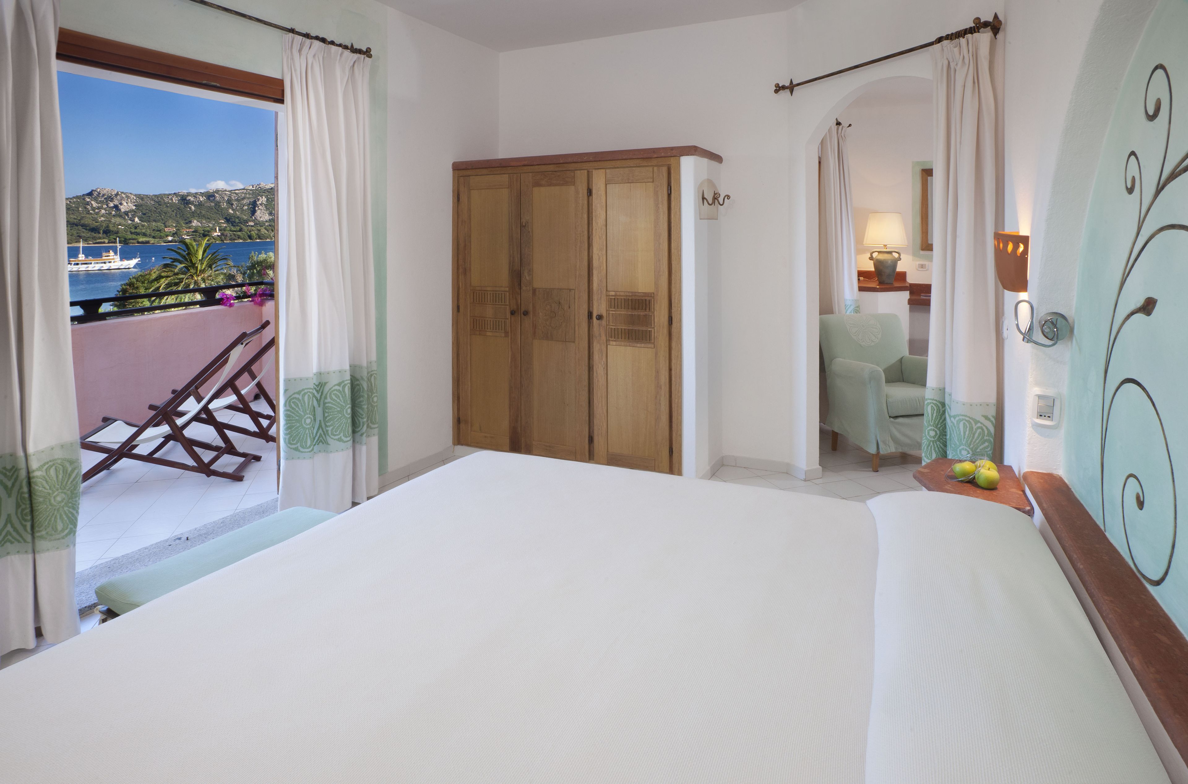 Minibar, in-room safe, desk, free cots/infant beds