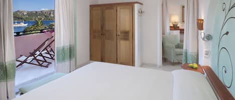 Minibar, coffres-forts dans les chambres, bureau, lits bébé (gratuits)