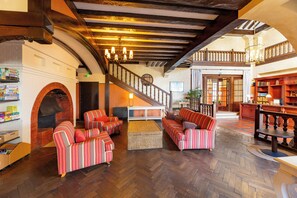 Coin salon dans le hall